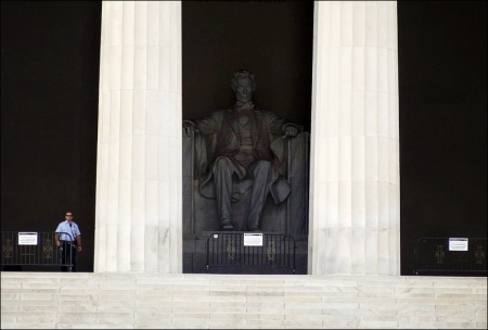 Closed Lincoln Memorial. Source: Wikimedia Commons. Author: By Emw (Own work).